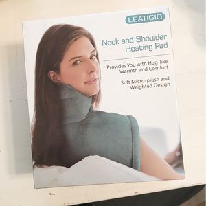 Neck and shoulder heating pad